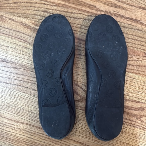 Tory Burch Black Ballet Flats silver emblem size 10.5 - Picture 3 of 8
